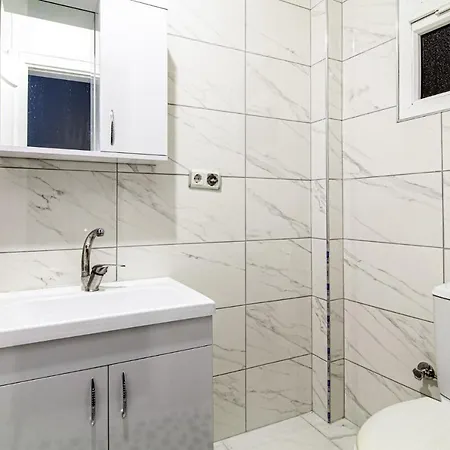 Comfy Flat With Balcony In Uskudar *